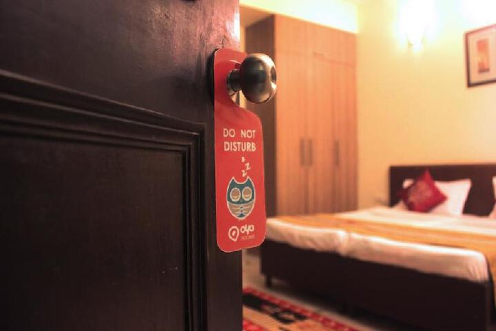 OYO 1875 Hotel Blooms 2