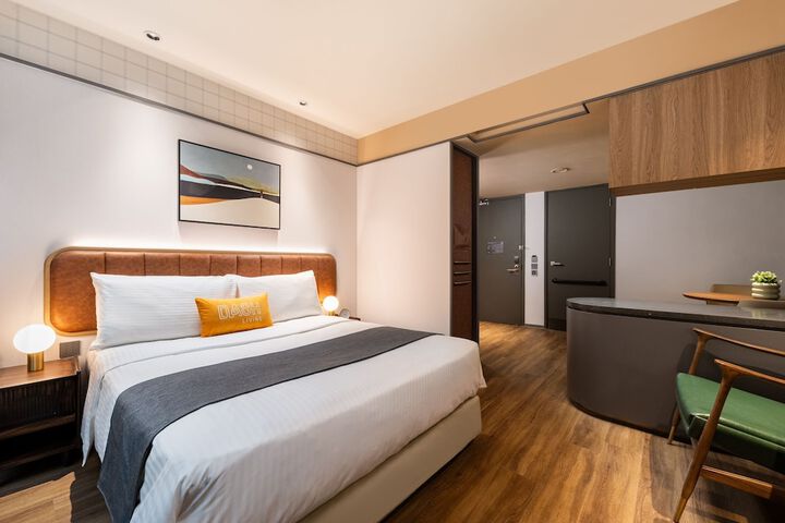 Room 32 of 98