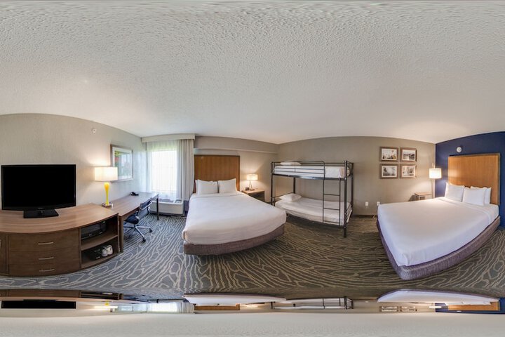 2 Queen Beds (6 of 10)