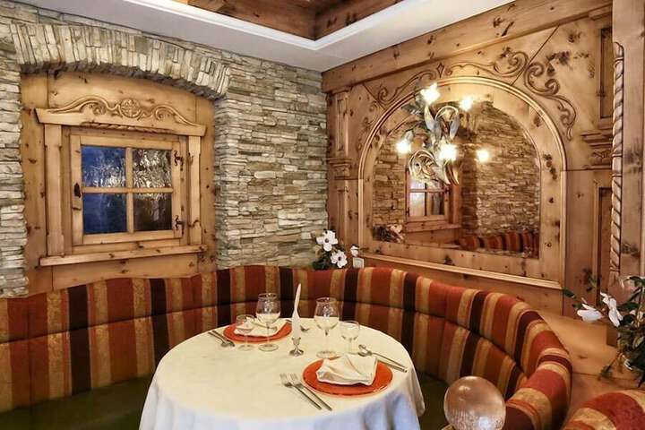 Dining 44 of 77