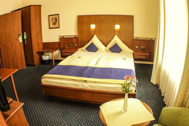 Room 16 of 81