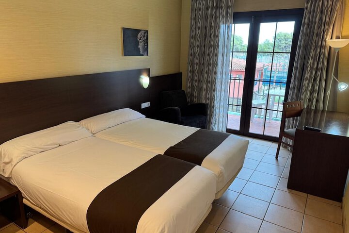 Room 3 of 25