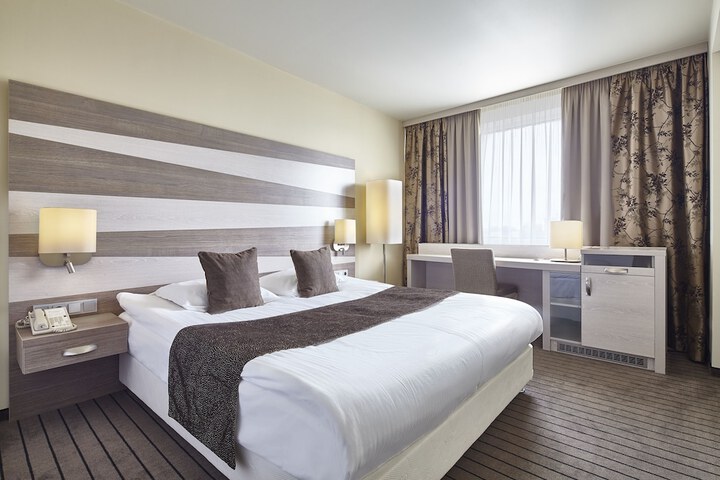 Room 12 of 64