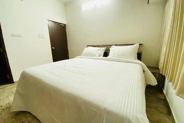 Room 5 of 40