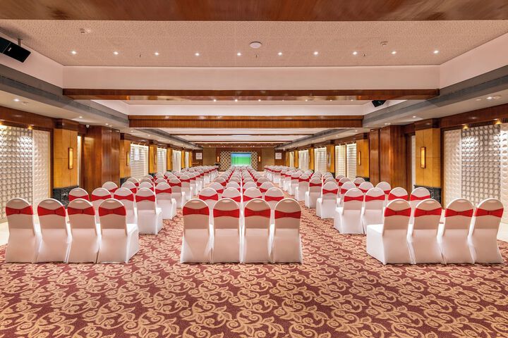 Ballroom/Hall 124 of 155