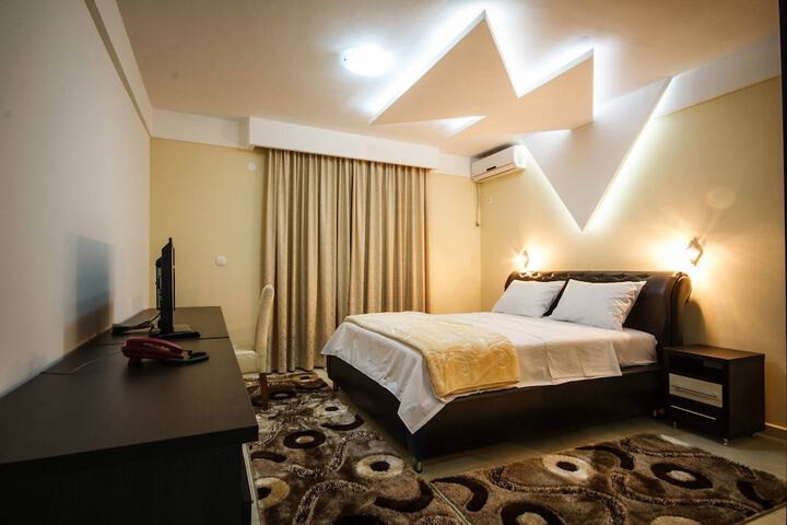 Room 3 of 32