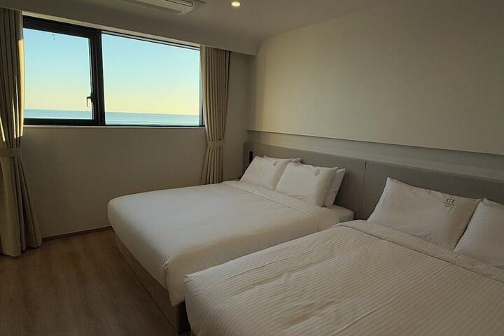 Room 13 of 37