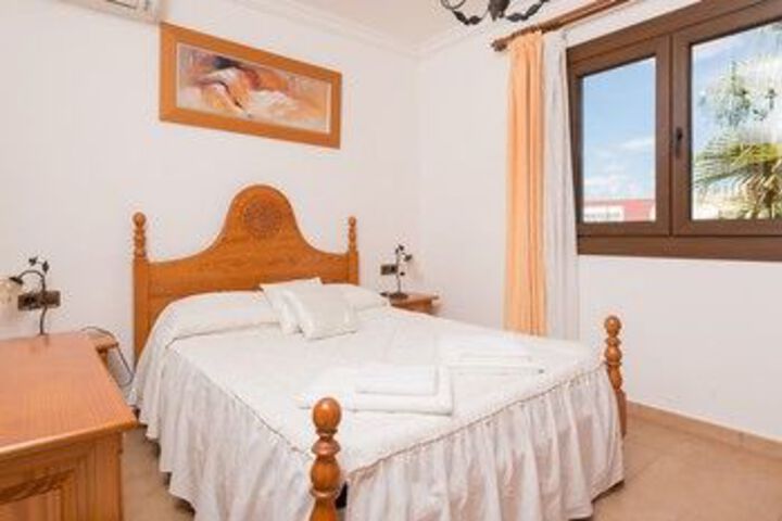 Room 9 of 33
