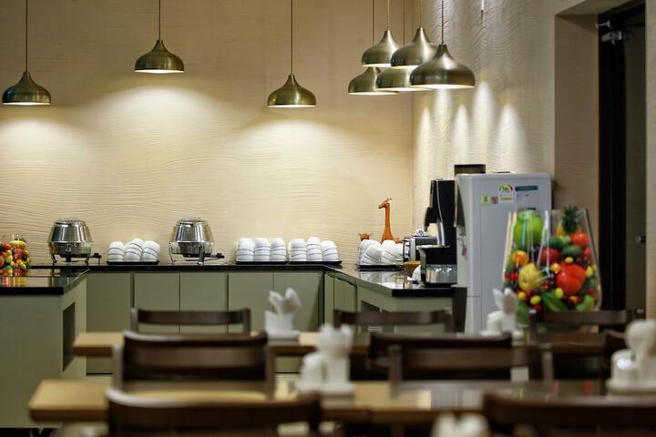 Breakfast/Coffee Service 23 of 38