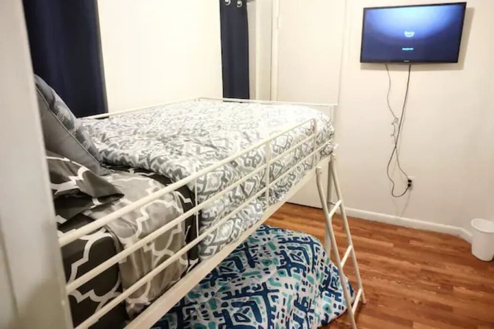 Room 2 of 10
