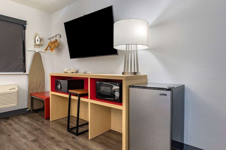 Room 12 of 37