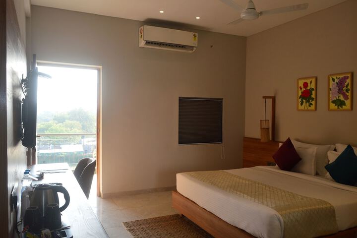 Room 10 of 24