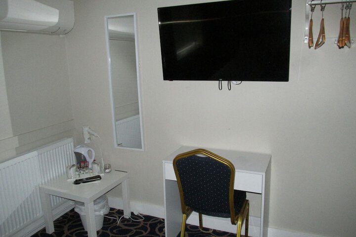 Room 13 of 23