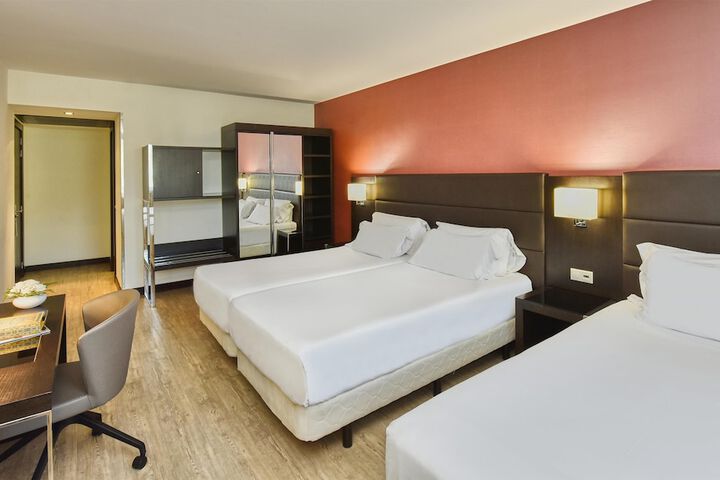 Room 13 of 42