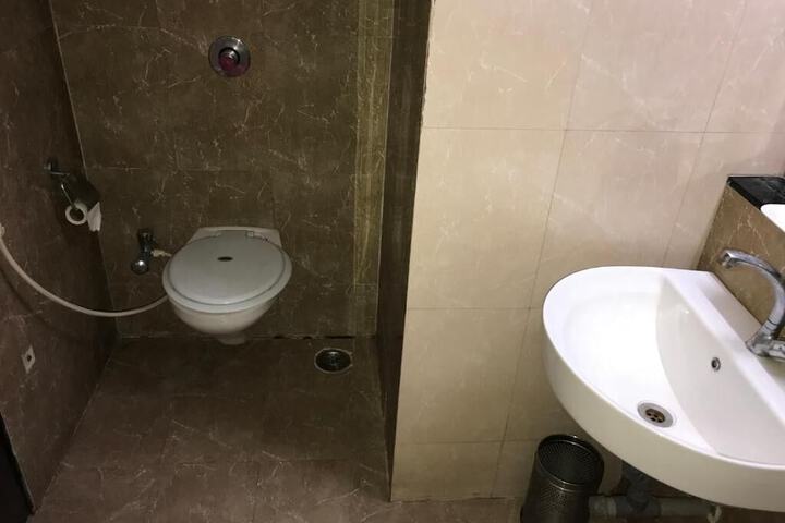 Room 18 of 34