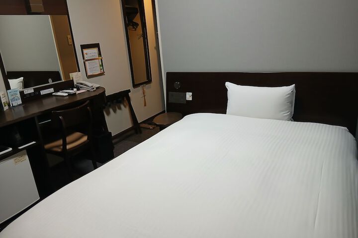 Room 8 of 37