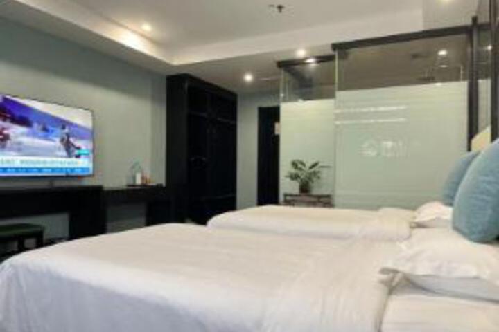 Room 7 of 8