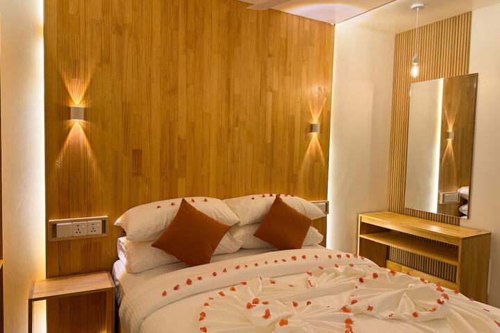 Room 9 of 11