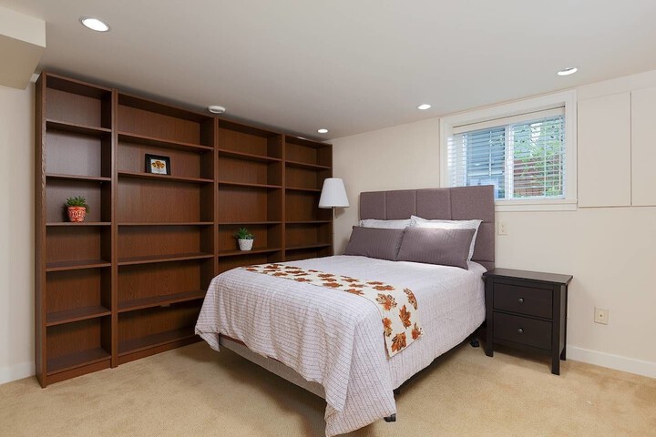 Room 6 of 13