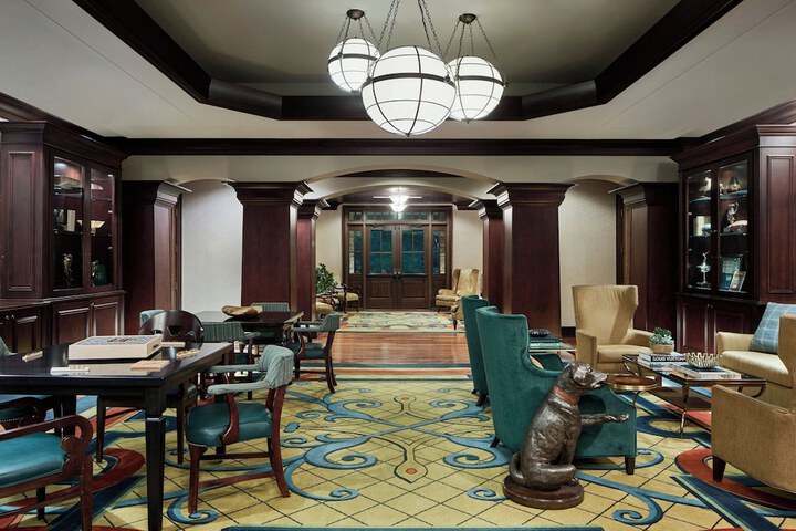 Lobby lounge