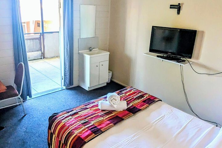 Room 4 of 19