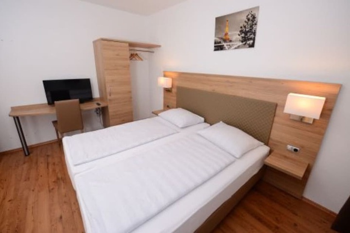 Room 5 of 20