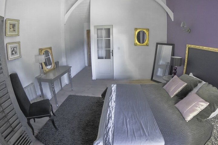 Room 8 of 22
