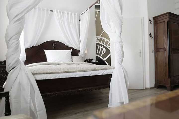 Room 3 of 39