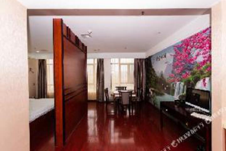 Junyue Business Hotel