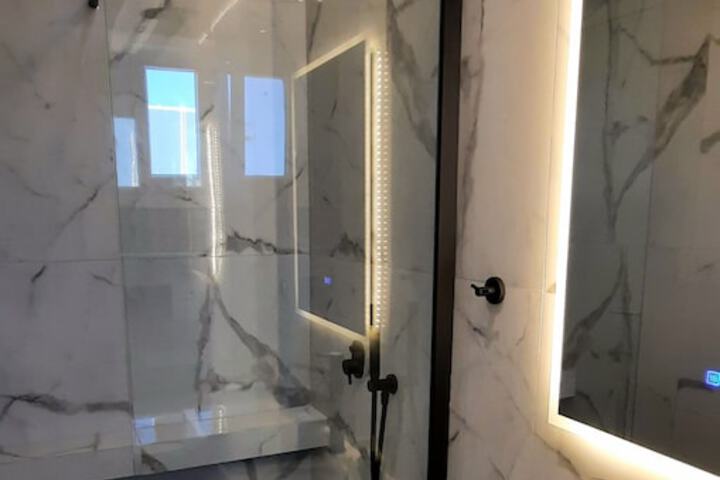 Room 17 of 46