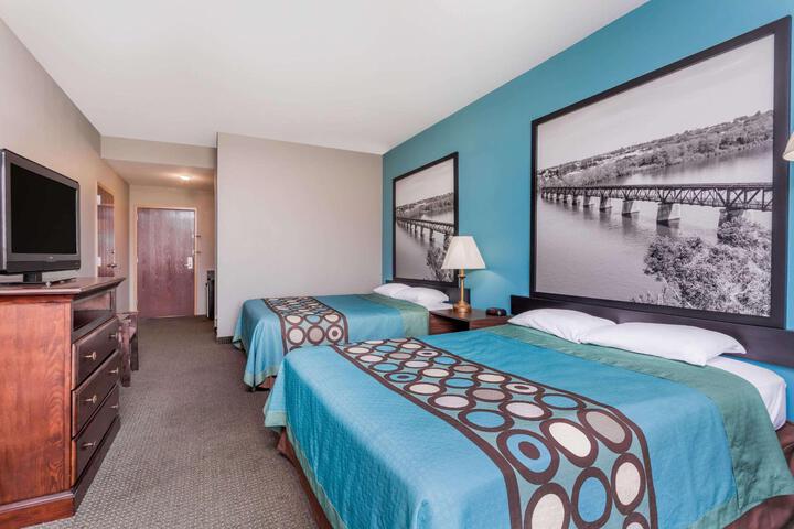 1 Queen Bed Accessible Room (7 of 12)