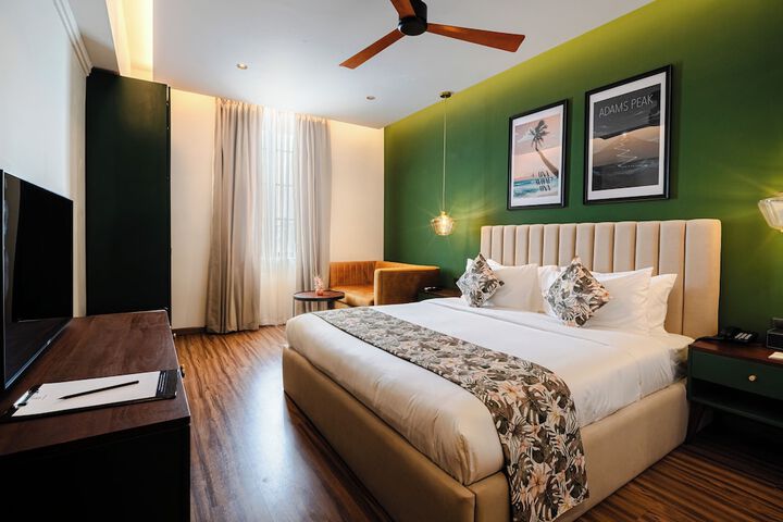 Room 16 of 39