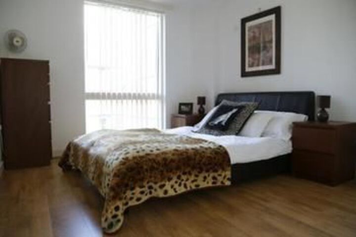 Room 5 of 17