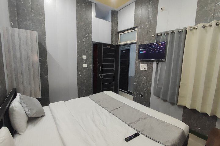 Room 7 of 17
