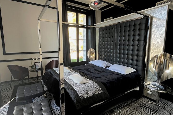 Room 16 of 106
