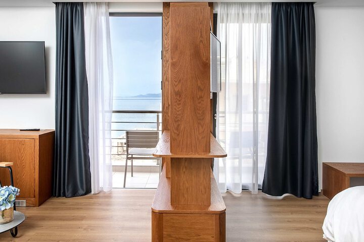 Room 28 of 53