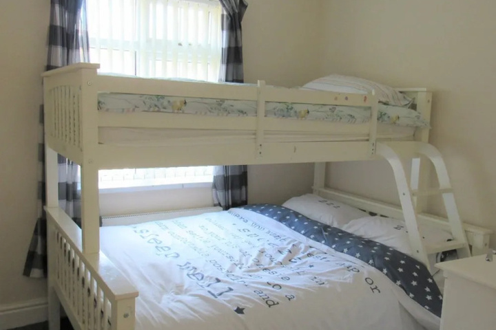 Room 4 of 12