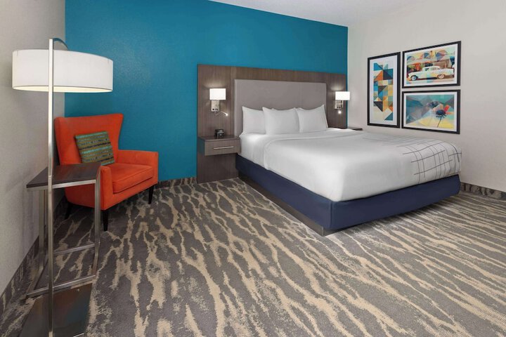 1 King Bed (7 of 23)