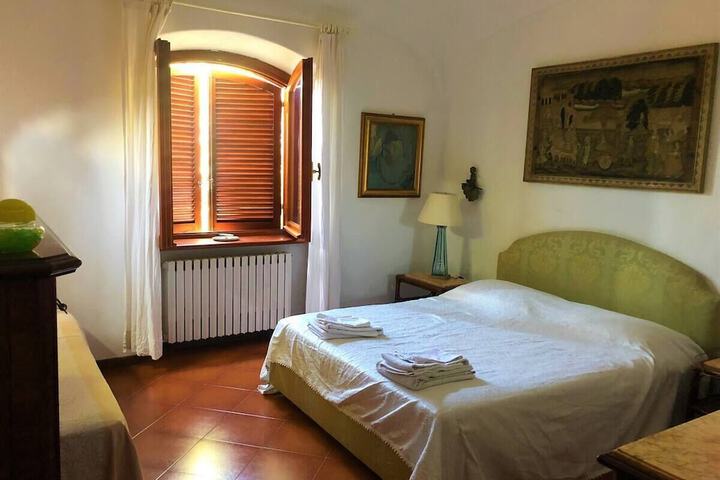 Room 9 of 16