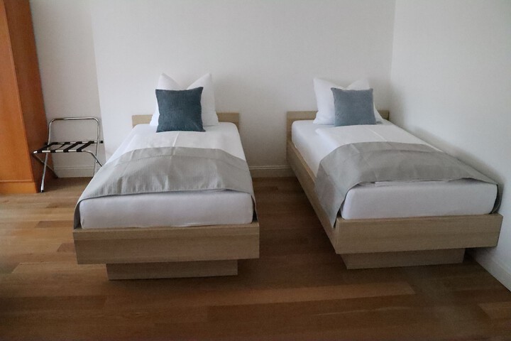 Room 2 of 20