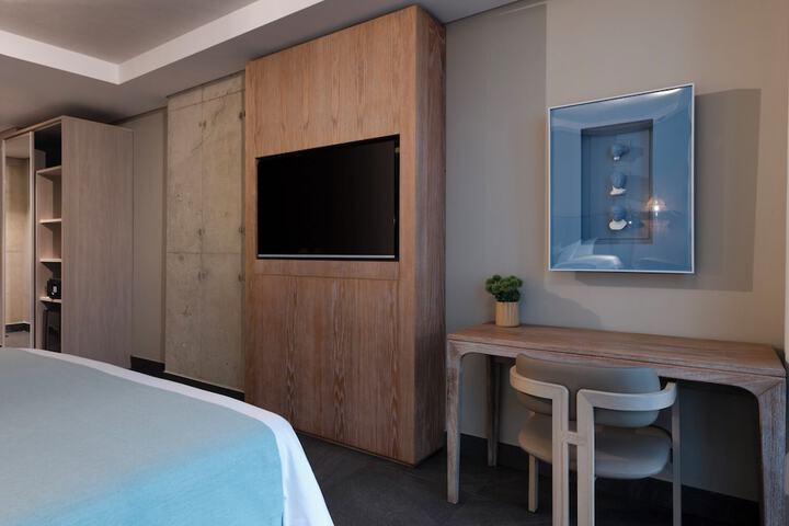 Room 10 of 64