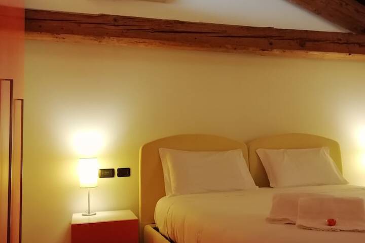Room 11 of 34