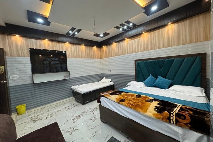 Room 5 of 17