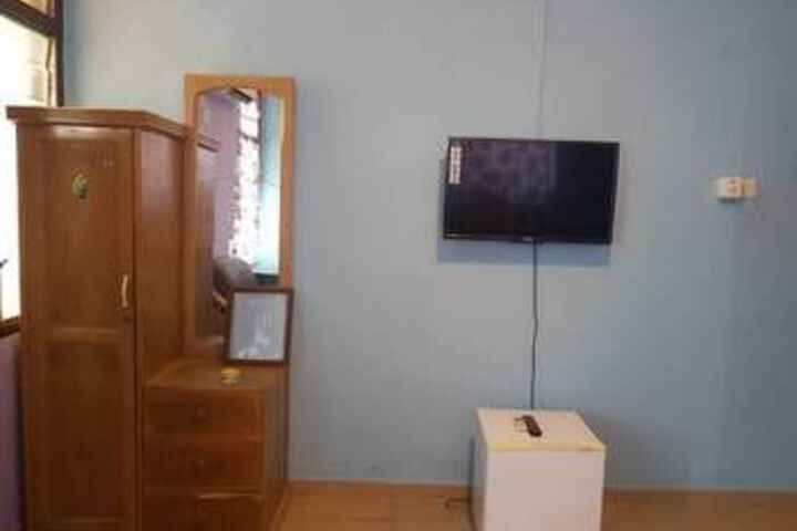 Room 10 of 13