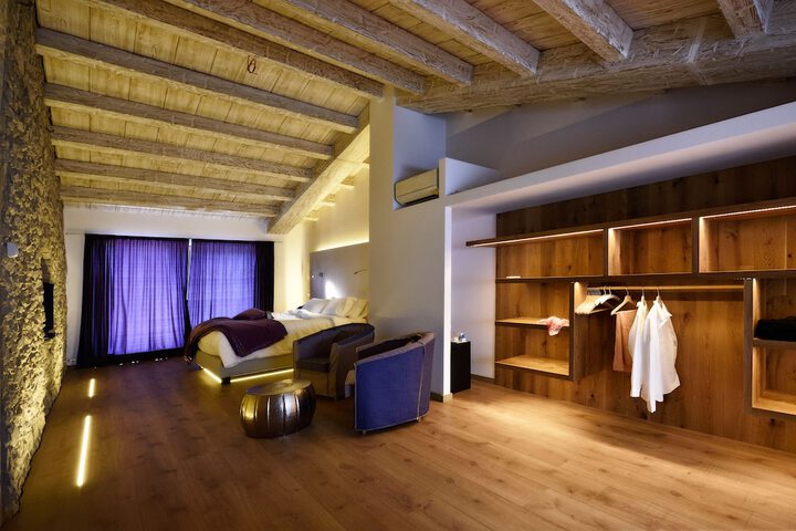 Room 10 of 46