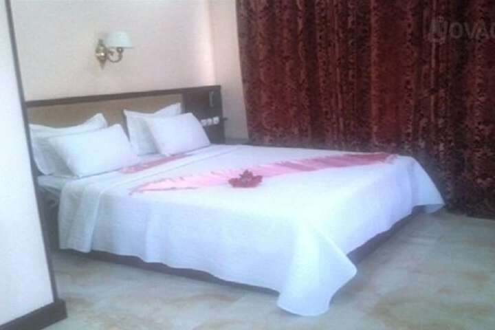 Room 10 of 27