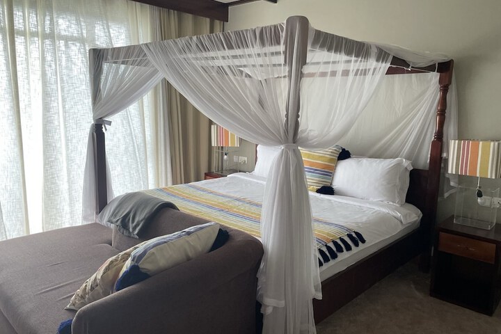 Room 10 of 33