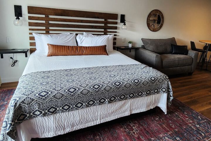 1 King Bed with Sofa Bed Kitchenette (5 of 8)