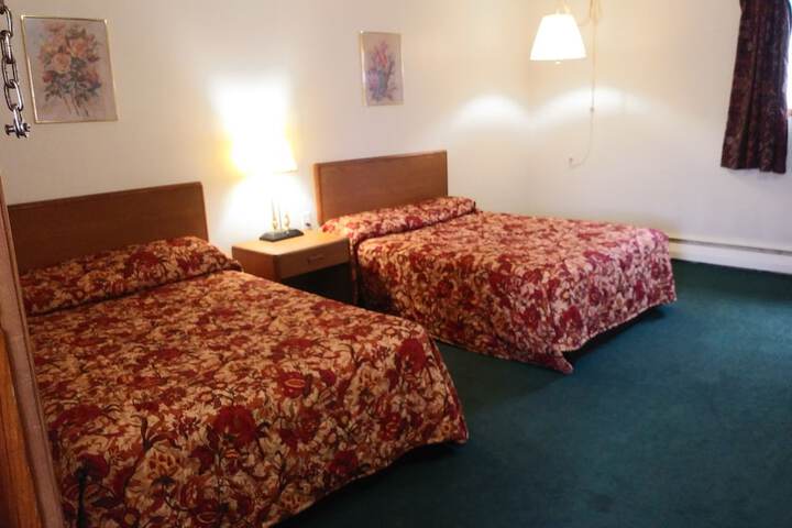 2 Double Beds (4 of 8)