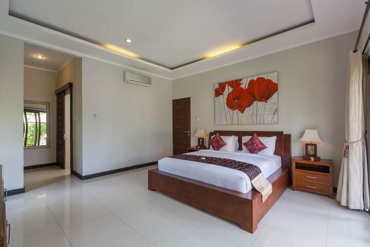 Room 3 of 33